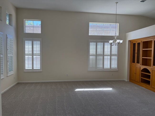 Building Photo - BEAUTIFUL SINGLE STORY 3+BD, 2.5 BA, & 3 CAR GARAGE!