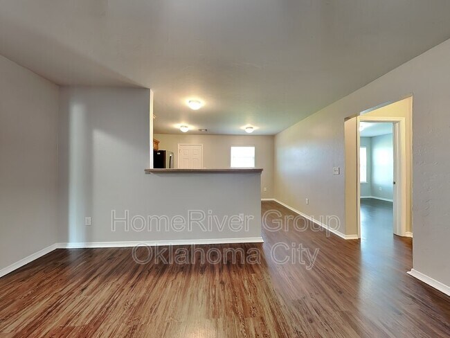 Building Photo - 8601 SW 46th Pl