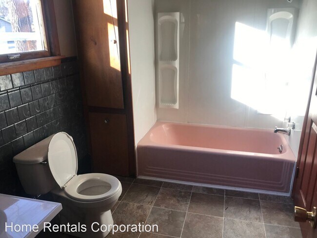 Building Photo - 3 br, 1 bath House - 408 S. University