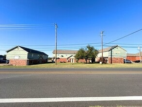 Building Photo - 807 W Walnut St