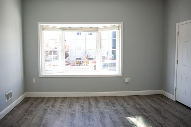 Building Photo - 508 6th Ave