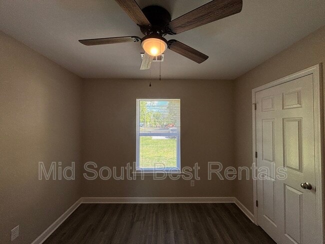 Building Photo - 127 E Galloway Dr