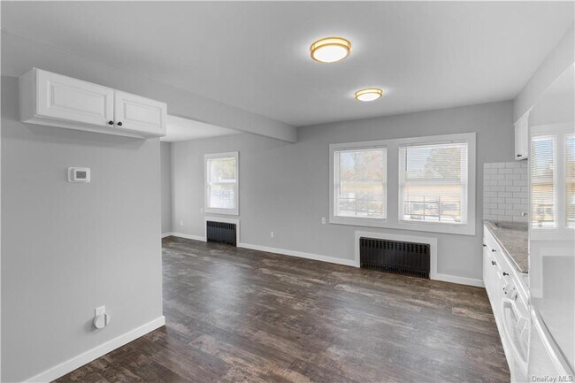 Building Photo - 91 Plain Ave