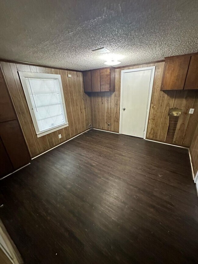 Foto del edificio - 583 W Hammond St