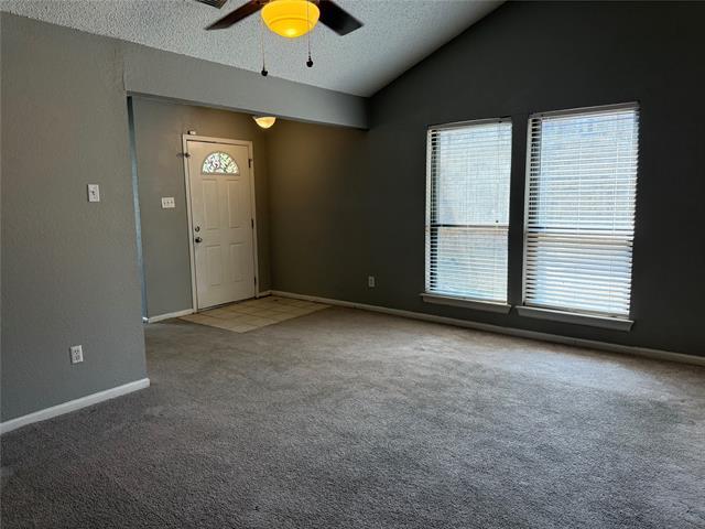 Building Photo - 307 Teakwood Ln