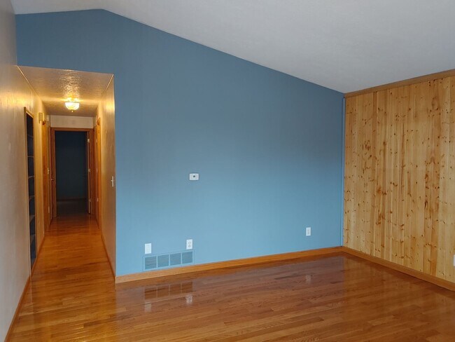 Building Photo - Parkerstown Gem
