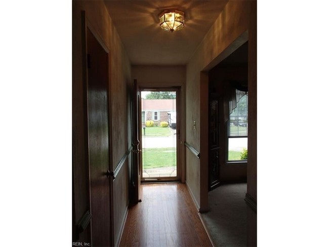 Building Photo - 420 McCosh Dr