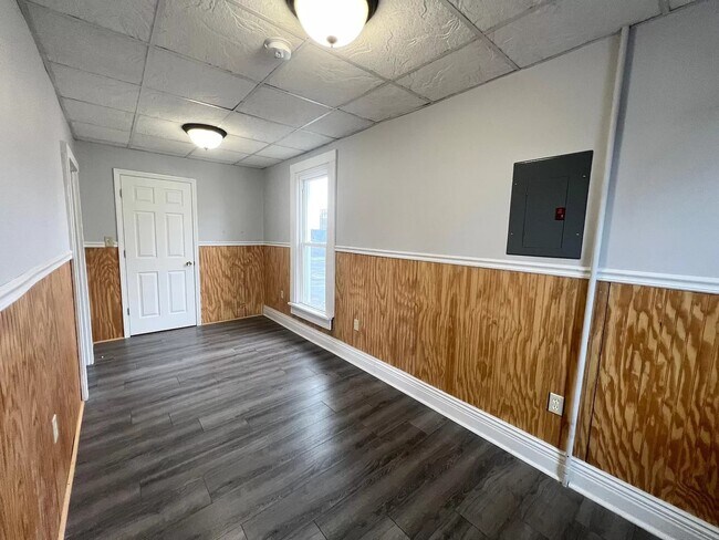 Building Photo - 150 Van Rensselaer St