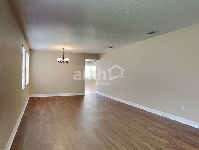 Building Photo - 1900 Strathmore Cir