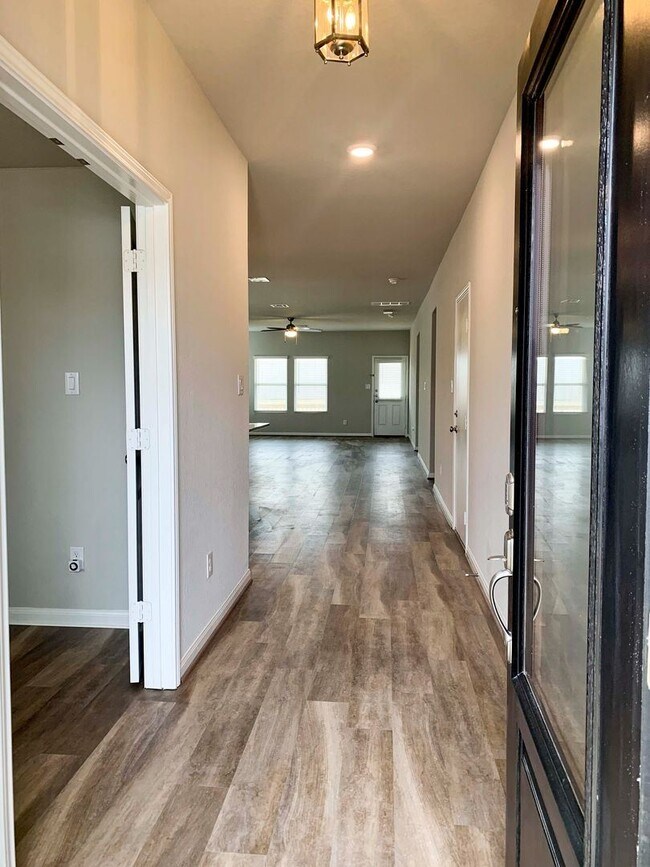 Building Photo - 3 br, 2 bath House - 5530 Black Walnut