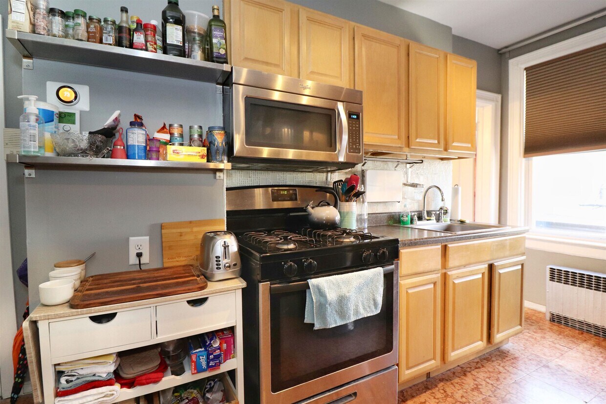 411 Monmouth St Unit 3, Jersey City, NJ 07302 Room for Rent in Jersey City, NJ