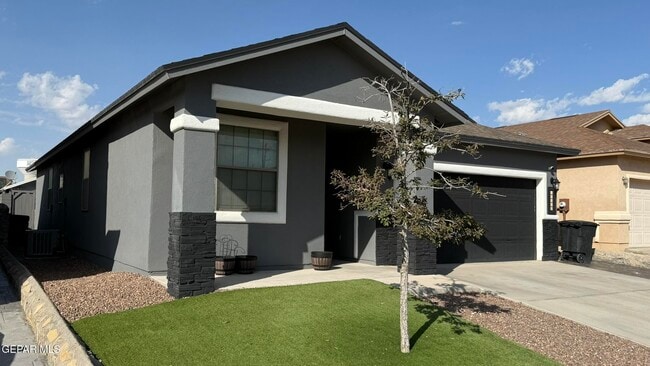 Building Photo - 13139 Saker Dr