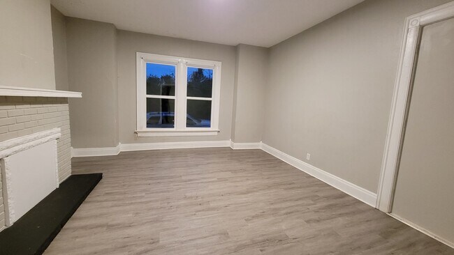 Building Photo - 213 Dover St. - 2+ bedroom 1 bath home ava...