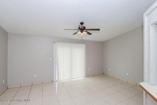Foto del edificio - 962 Serenade St NW