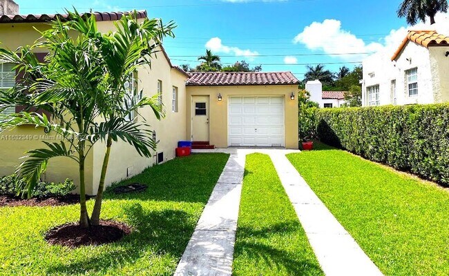 Building Photo - 628 Alcazar Ave