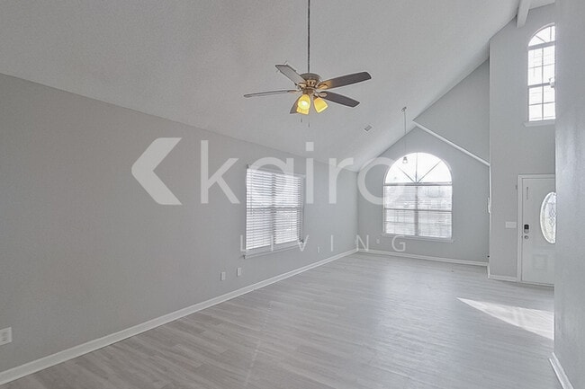 Foto del edificio - 2102 Spring Hill Cir