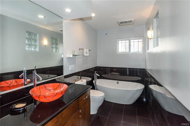 Foto del edificio - 3923 Mesa St