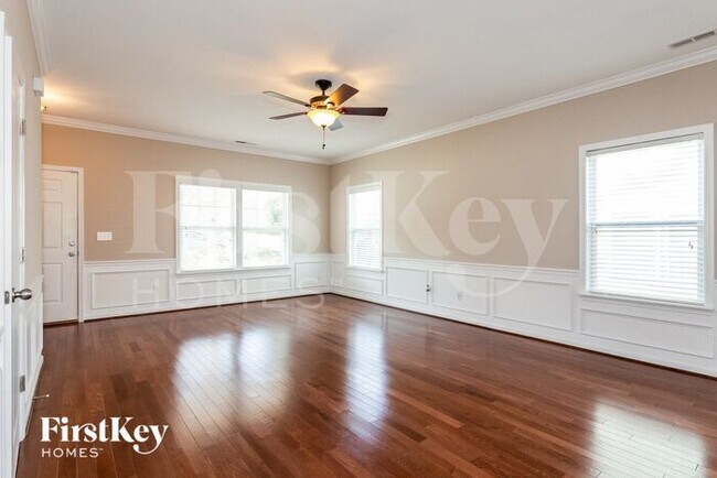 Foto del edificio - 129 Collenton Ln