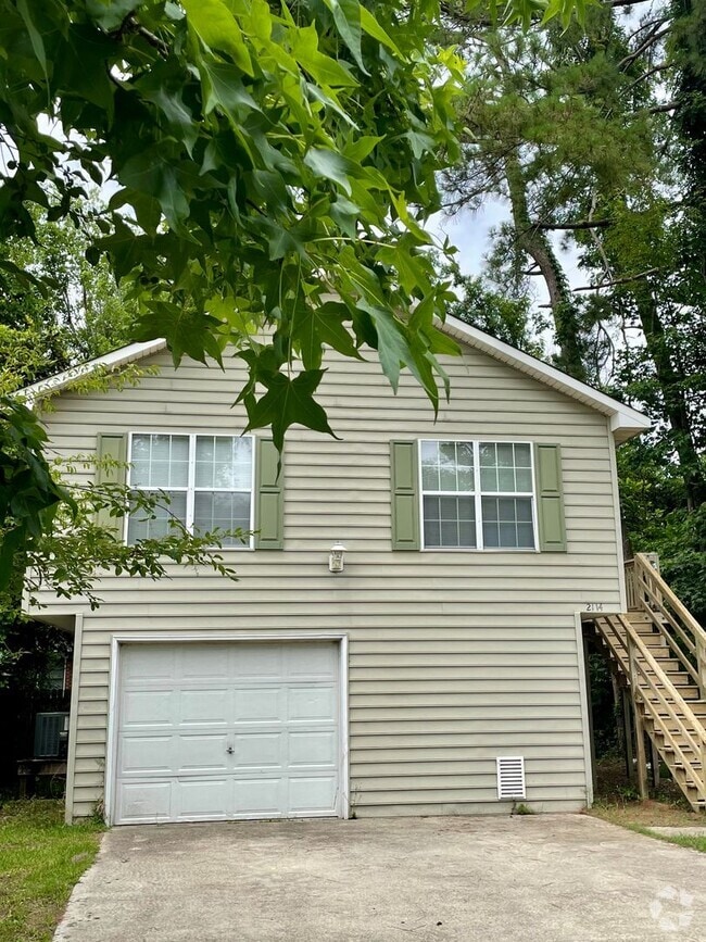 Building Photo - 2114 Wisteria Dr