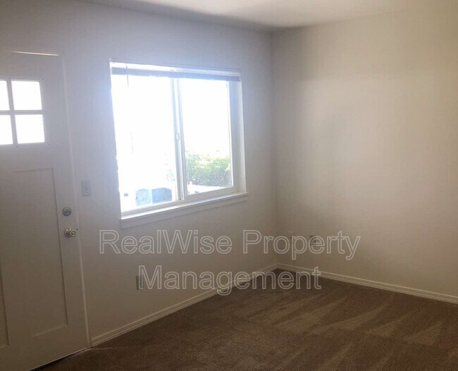 Building Photo - 2532 Siskiyou Blvd