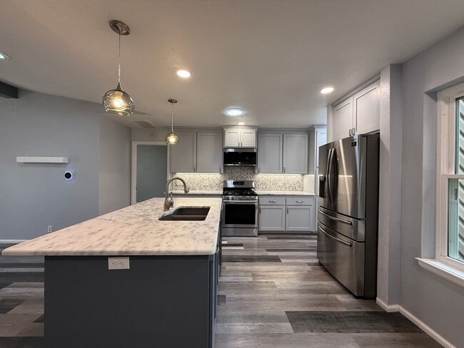 Building Photo - Beautifully Designed Home with Thoughtful ...
