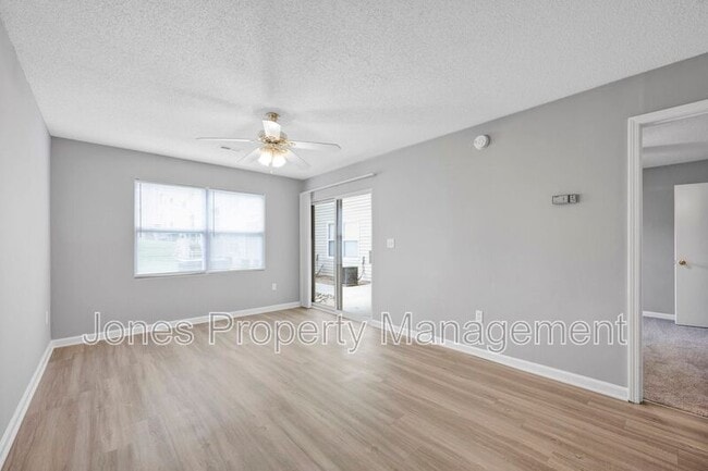 Building Photo - 303 Country Club Dr NE