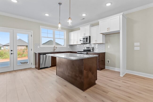 Building Photo - 243 Susan Lynn Dr