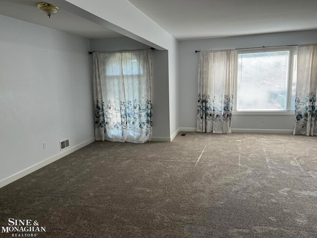 Building Photo - 904 Trombley Rd