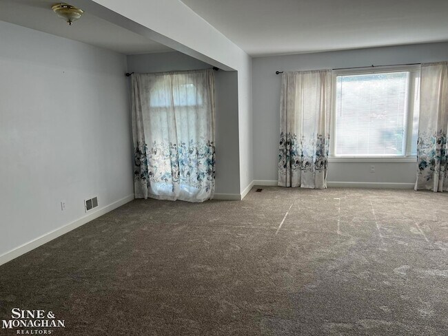 Foto del edificio - 904 Trombley Rd