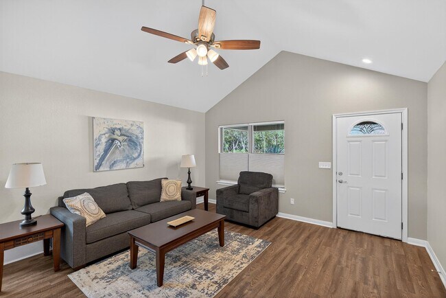 Foto del edificio - 830 Cypress Ln