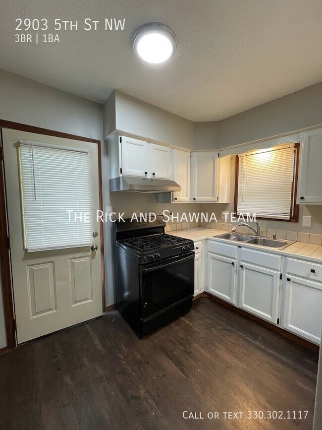 Foto del edificio - Three bedroom one bathroom home for rent