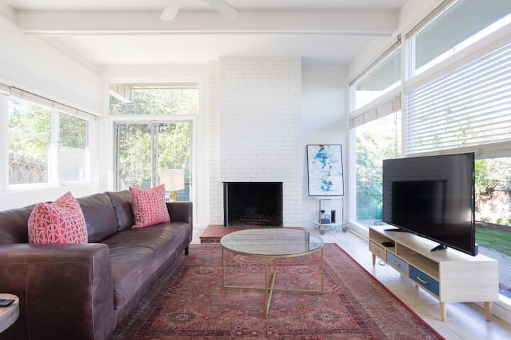 Building Photo - 677 Las Lomas Ave
