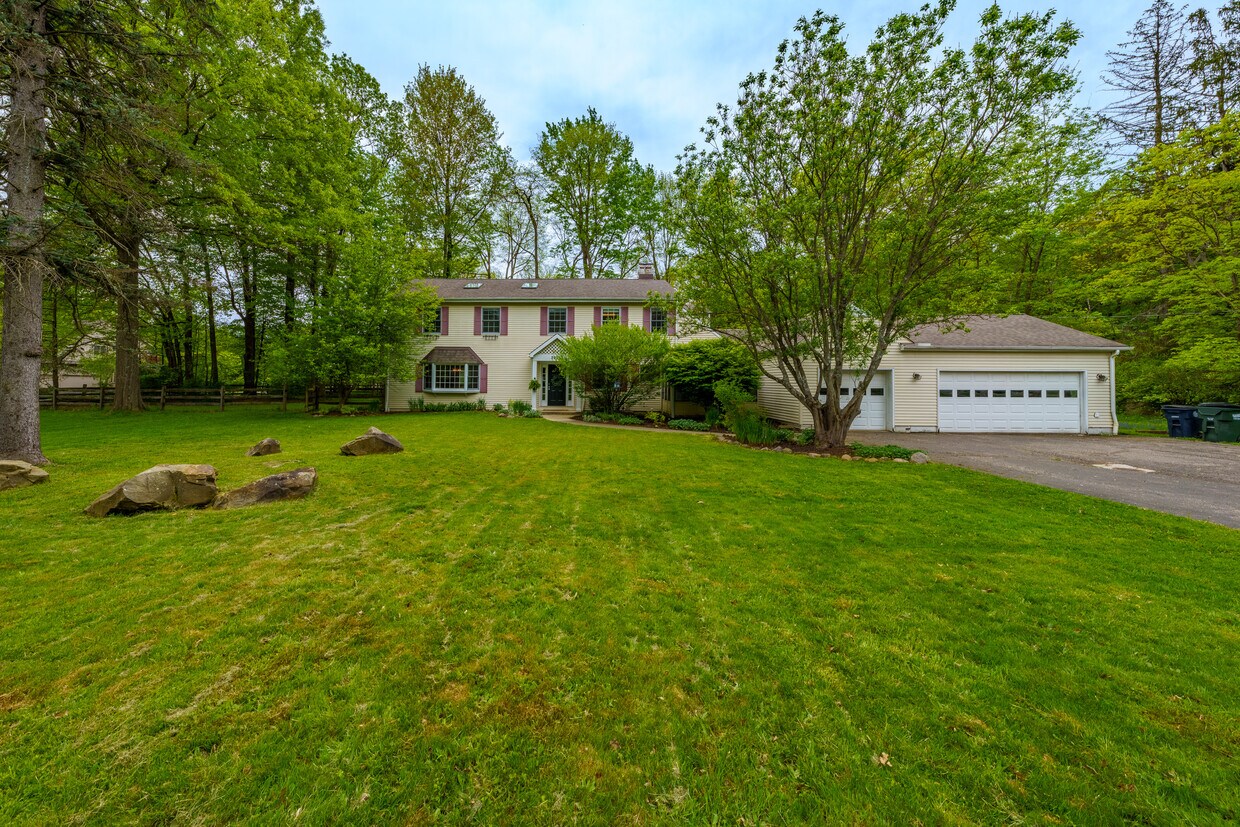 29750 N Hilltop Rd, Chagrin Falls, OH 44022 House Rental in Chagrin Falls, OH