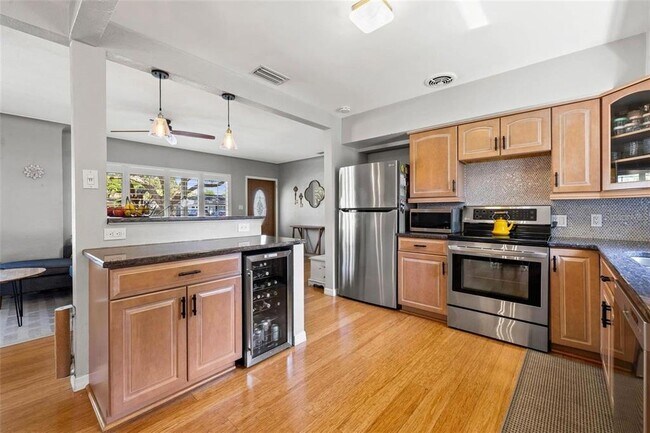 Foto del edificio - 4126 25th Ave N