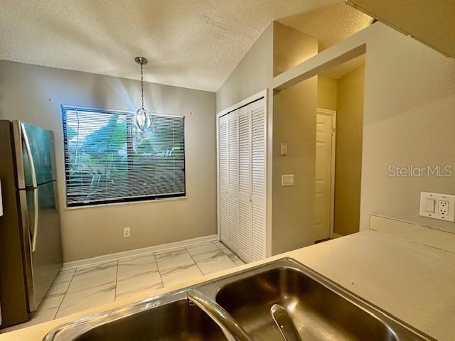 Foto del edificio - 9868 Lancewood St