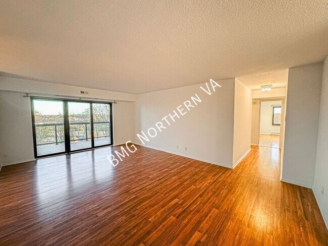 Foto del edificio - 309 Yoakum Pkwy