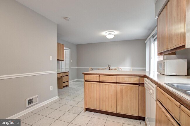 Foto del edificio - 4685 Forestdale Dr