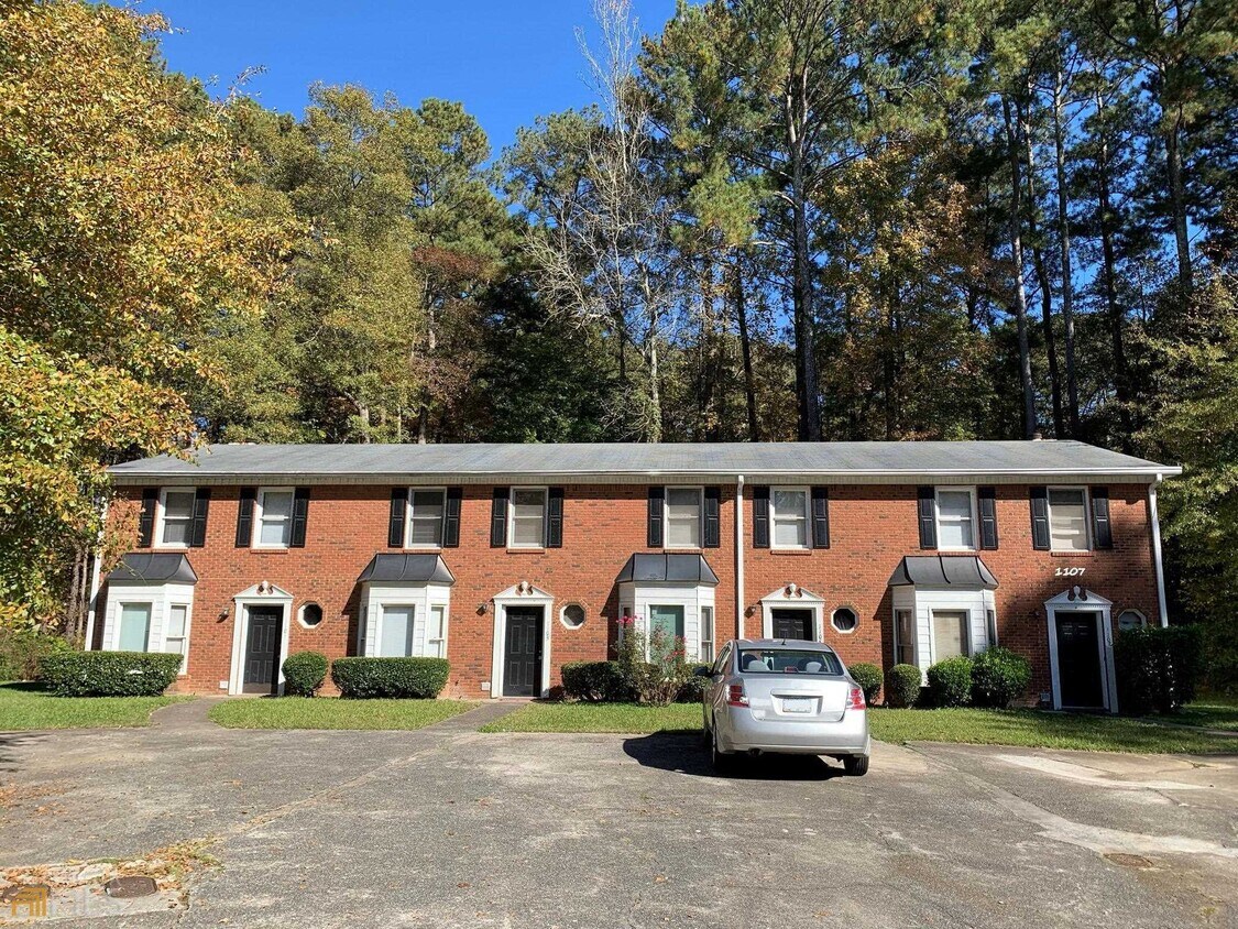 1107 Booth Ct SW, Marietta, GA 30008 Townhome Rentals in Marietta GA