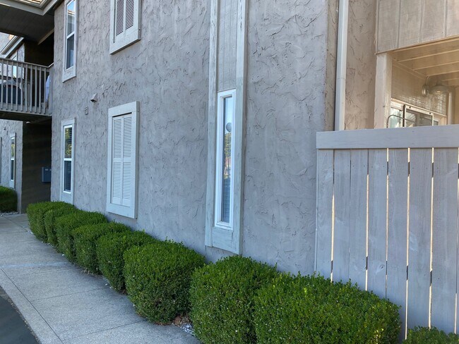 Building Photo - 910 Quay Ave
