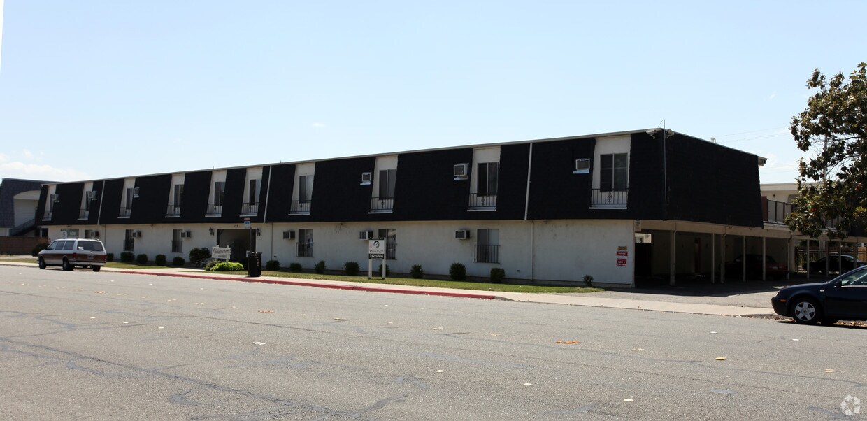 Foto principal - Cedarwood Apartments