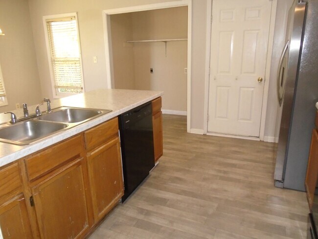 Foto del edificio - 3 bedroom in Hope Mills!