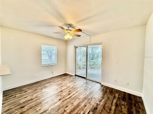 Foto del edificio - 7150 E Bank Dr