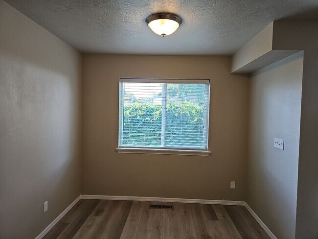 Foto del edificio - 1521 W Alexandra Ln