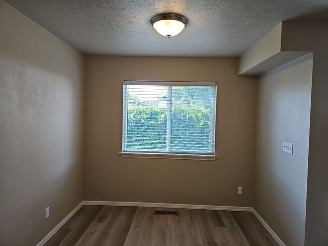 Building Photo - 1521 W Alexandra Ln
