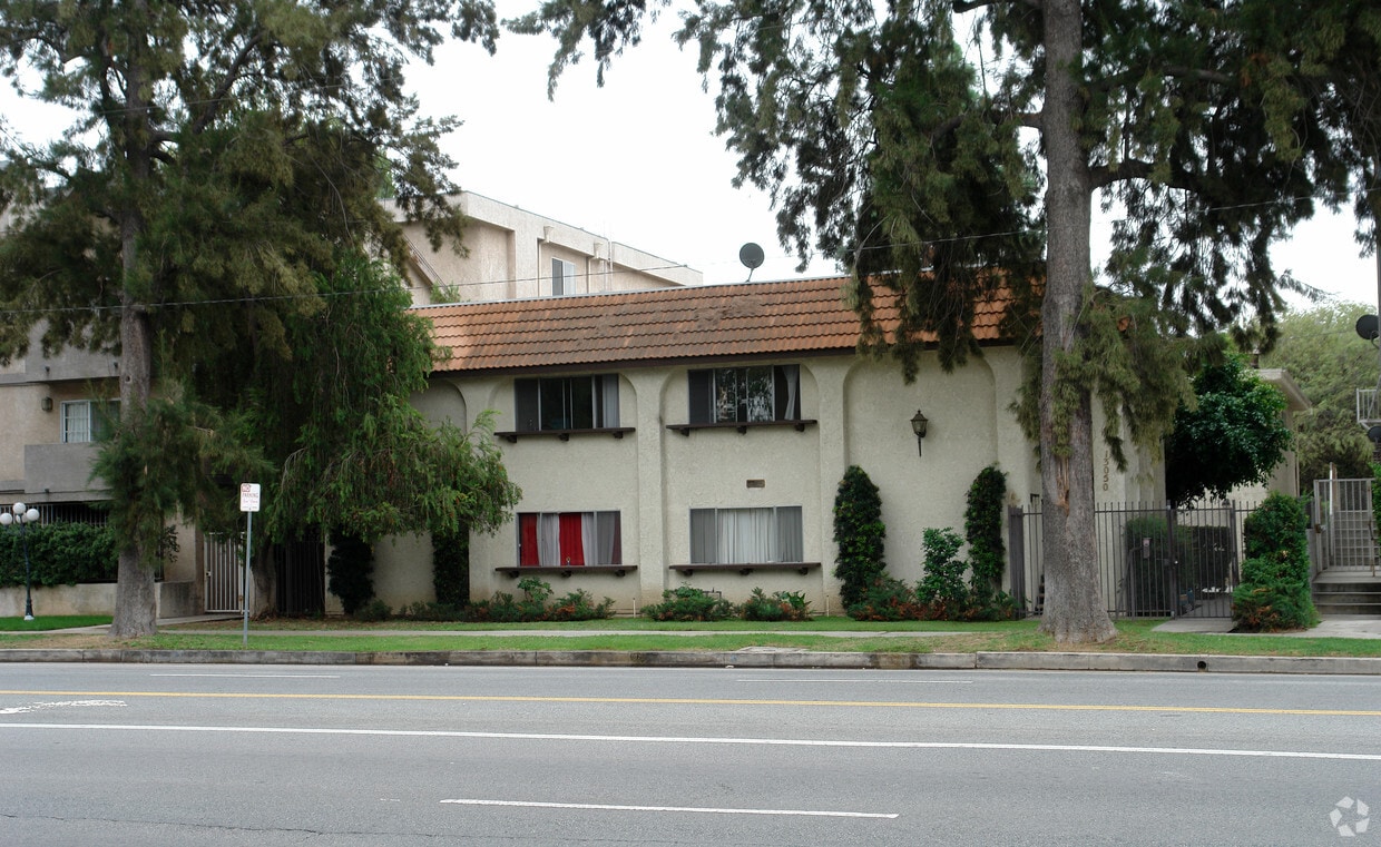 Riverside Dr. Apartments Apartments in Sherman Oaks, CA