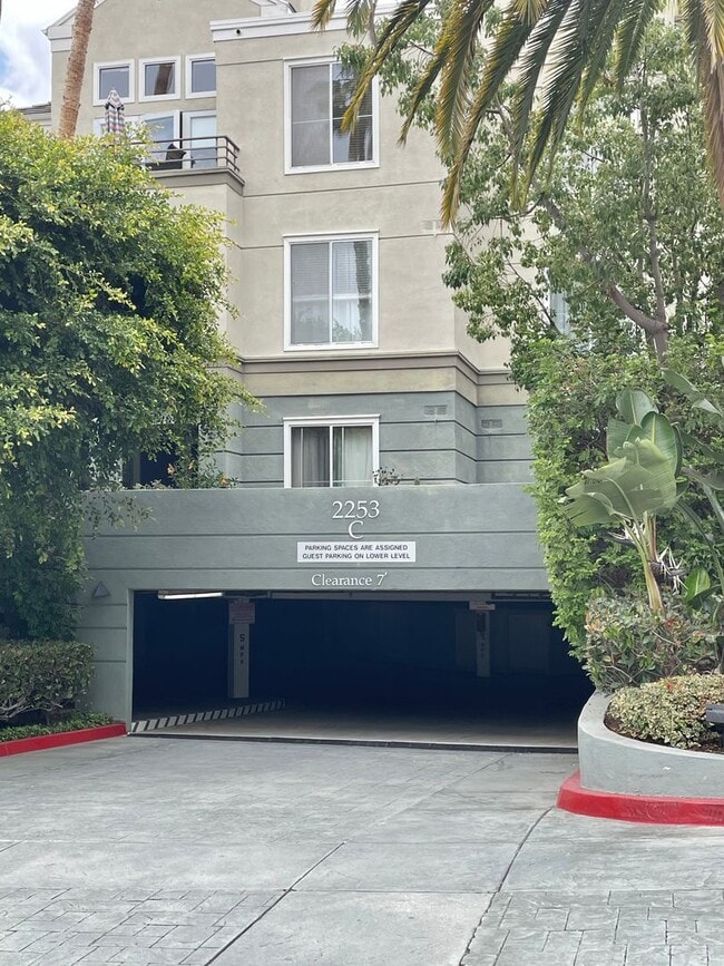 Building Photo - Irvine Metropolitan 2 Bedroom 2 Bathroom P...