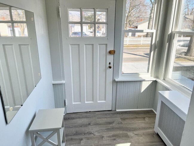 Entrance Foyer - 18 Robertson Rd