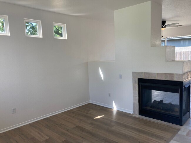 Building Photo - Beautiful Turlock 3 Bedroom 2 Bathroom Home.