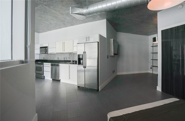 Foto del edificio - 690 SW 1st Ct