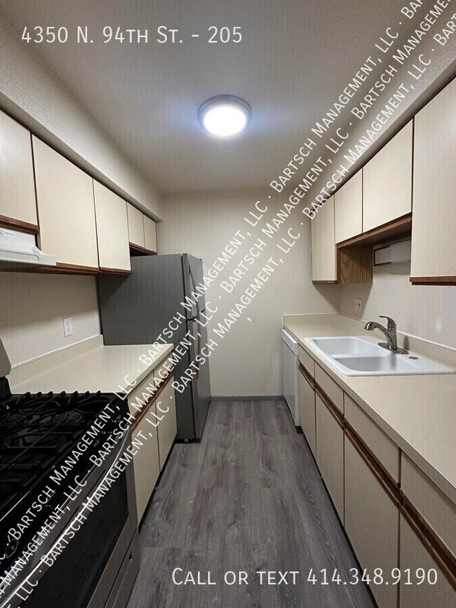 Foto del edificio - 4350 N 94th St